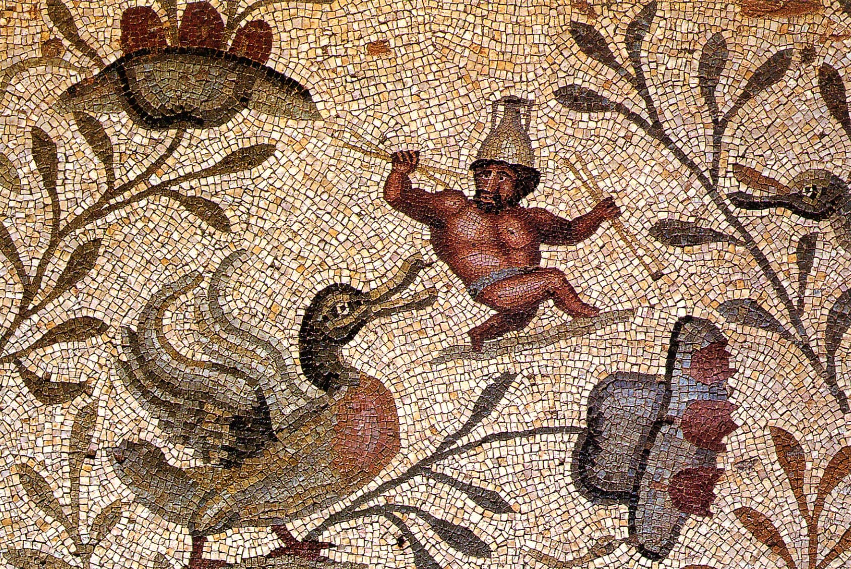 Oiseaux et figures sur une mosaïque polychrome