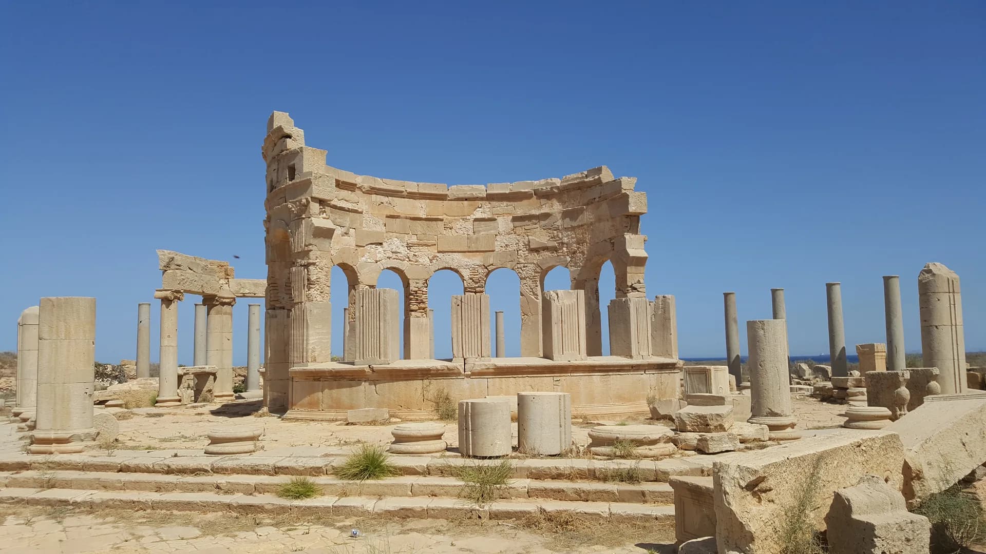 Colonnes et pavillons du marché de Leptis Magna