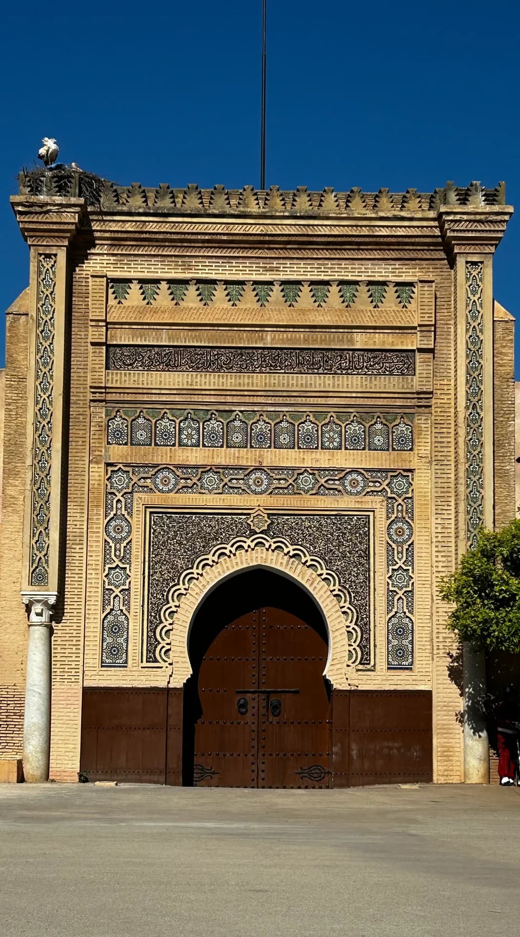 Ornements et proportions d’une porte monumentale