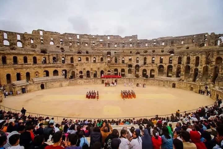 Un spectacle dans l’amphithéâtre d’El Jem